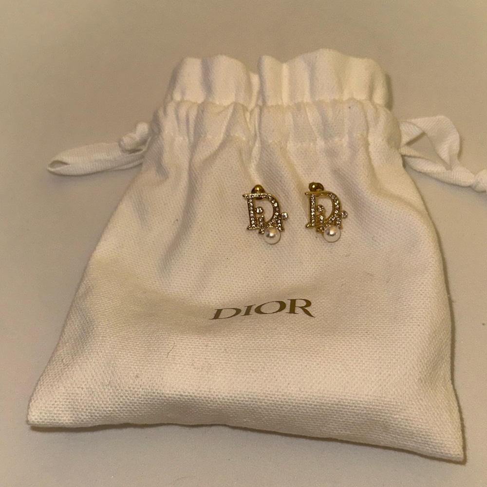 Dior Earrings💎